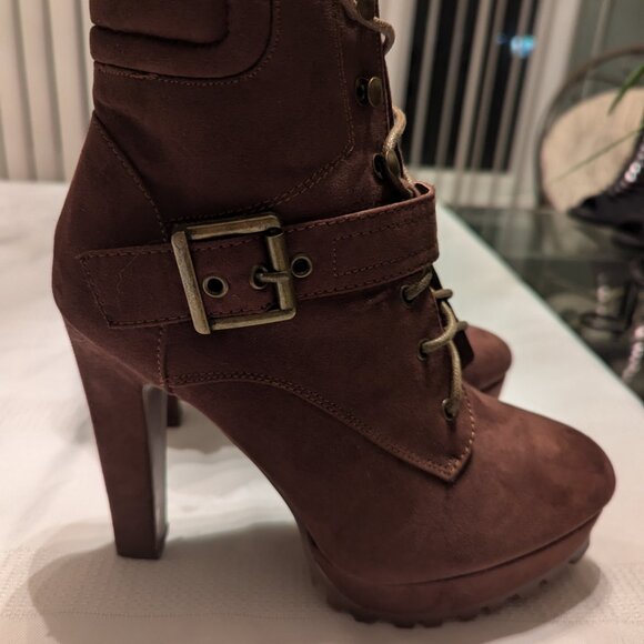 Cady Heeled Bootie (Brown) - JustFab - Picture 4 of 6